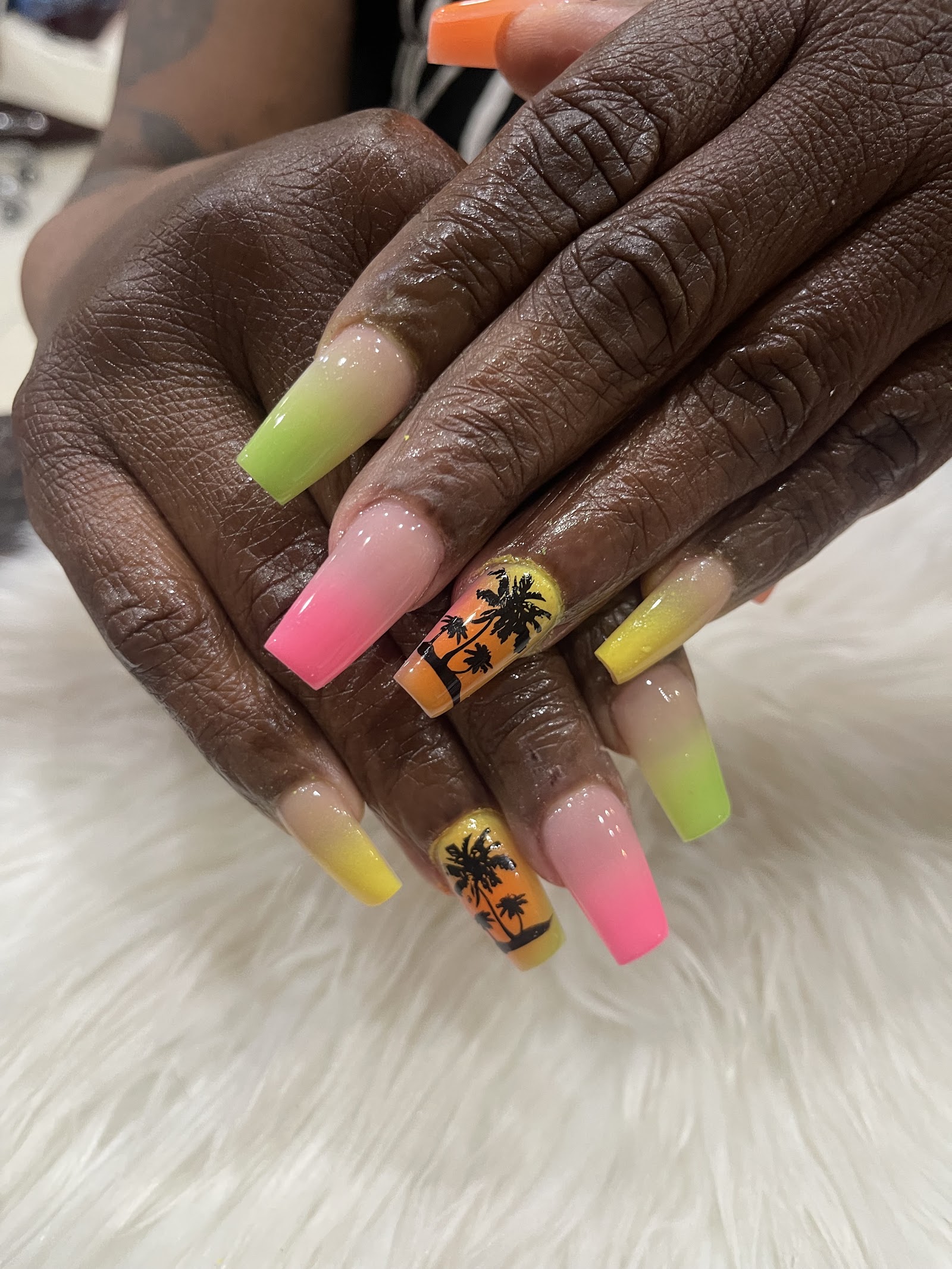 Nails Pro logo